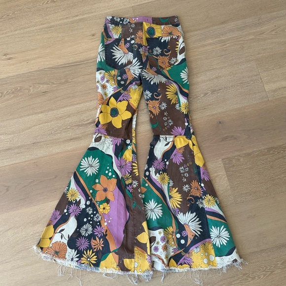 RARE Free People flare jeans - Picture 2 of 6